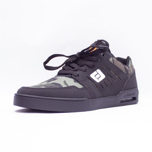 tenis preto camuflado