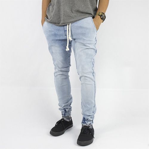 calça jeans masculina manchada